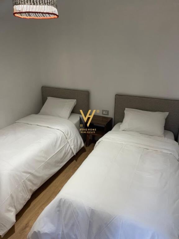 JEPET PENTHOUSE 2+1+VERANDE ME QERA NE BLLOK 1.400 EURO