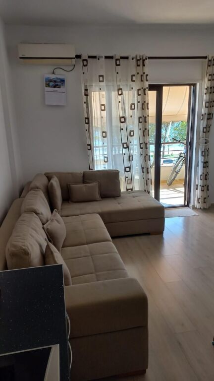 FOR RENT: A 65-SQUARE-METER APARTMENT ON THE SECOND FLOOR WITH A SEA VIEW IN UJI I FTOHTË, JUST 30 METERS FROM THE BEACH