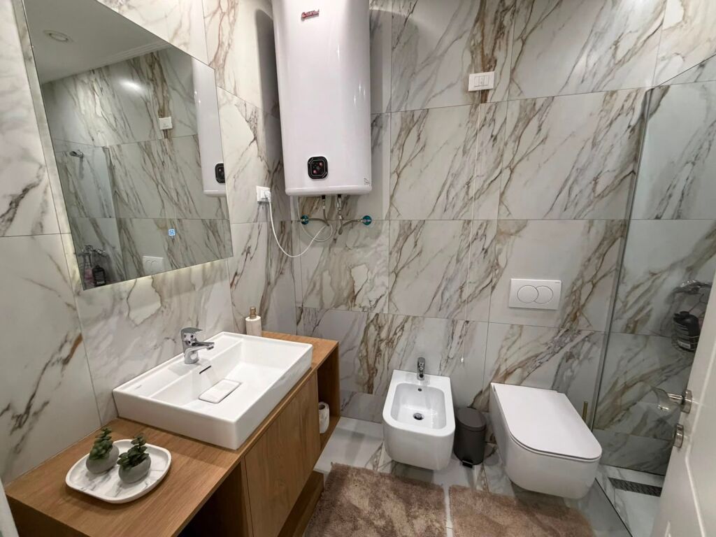 Rent, Apartment 2+1- near Lake View Complex Tirana 2000€