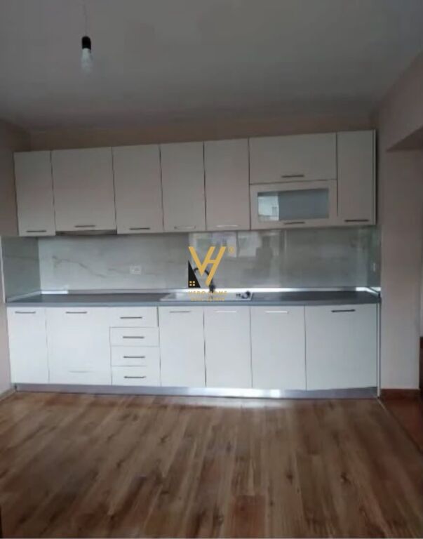 UFFICIO 50 M2 IN AFFITTO A 21 DHJETORI 550 EURO