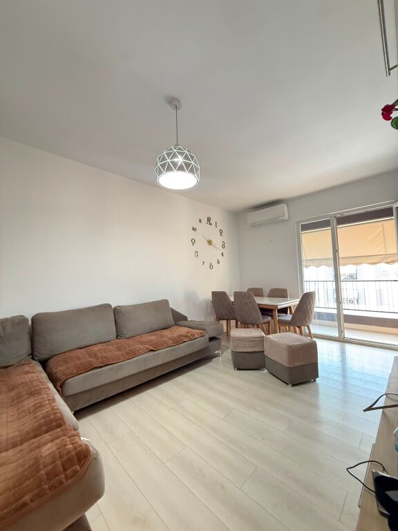 Affittasi Appartamento 2+1+1 con Balcone