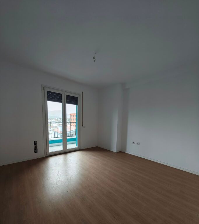 📢 *Shitet Apartament 1+1 në Residencën Color Splash*