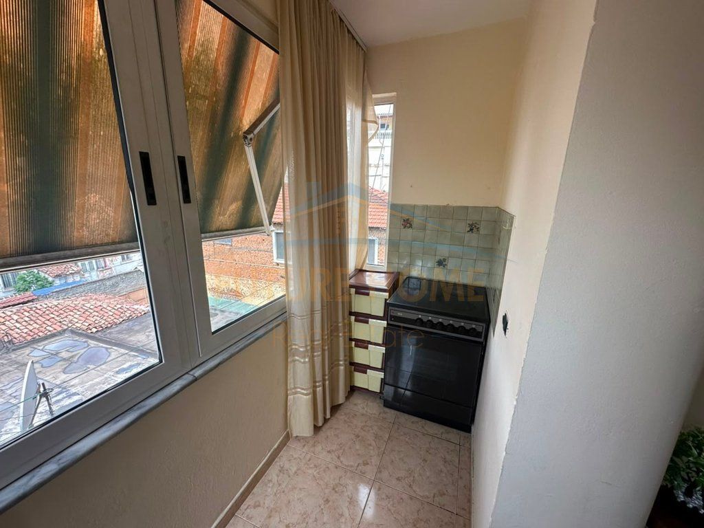 Affitto, Appartamento 1+1, Via Fortuzi, Tirana
