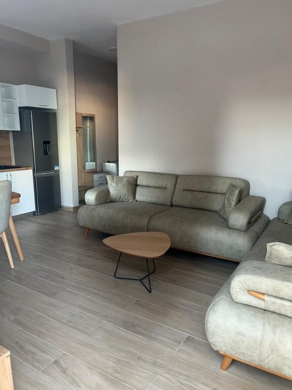 APARTAMENT 1+1. 35000 LEKE.YZBERISHT.