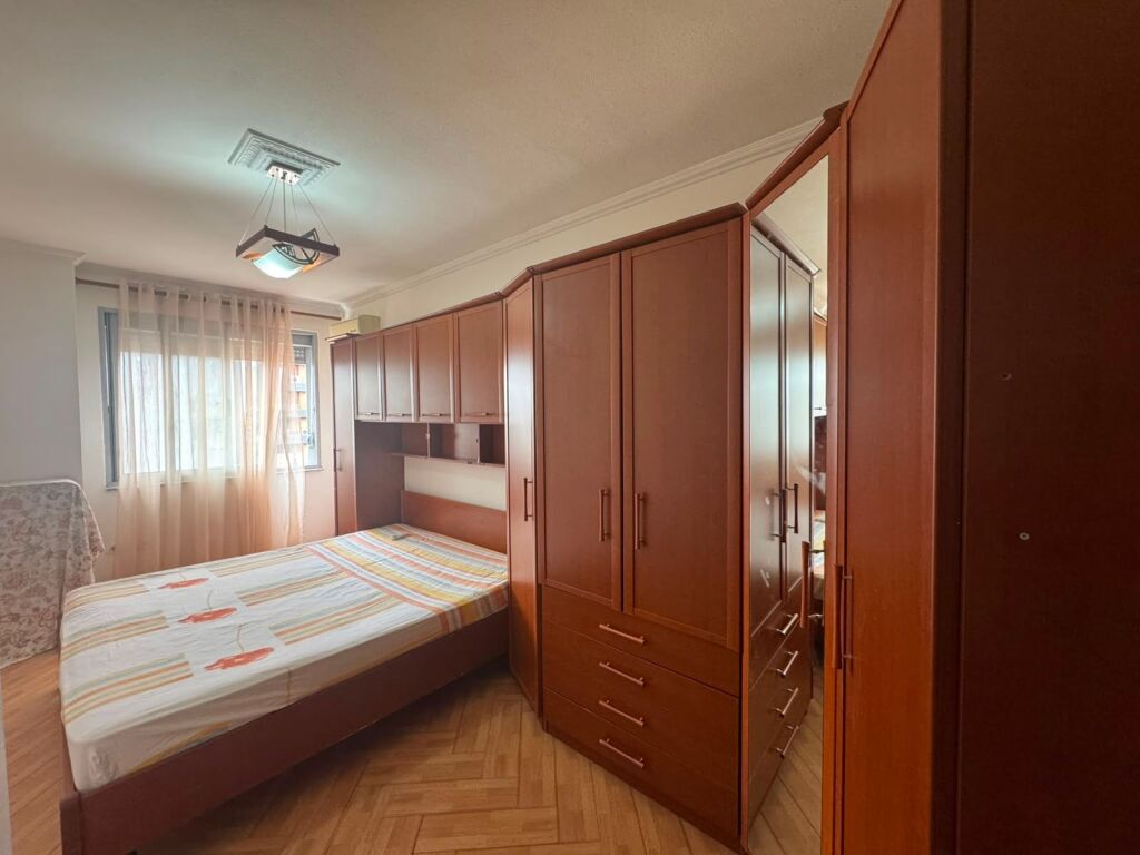 Affitto, Appartamento 2+1+2 Bagni “Pazari i Ri”, Tirana.