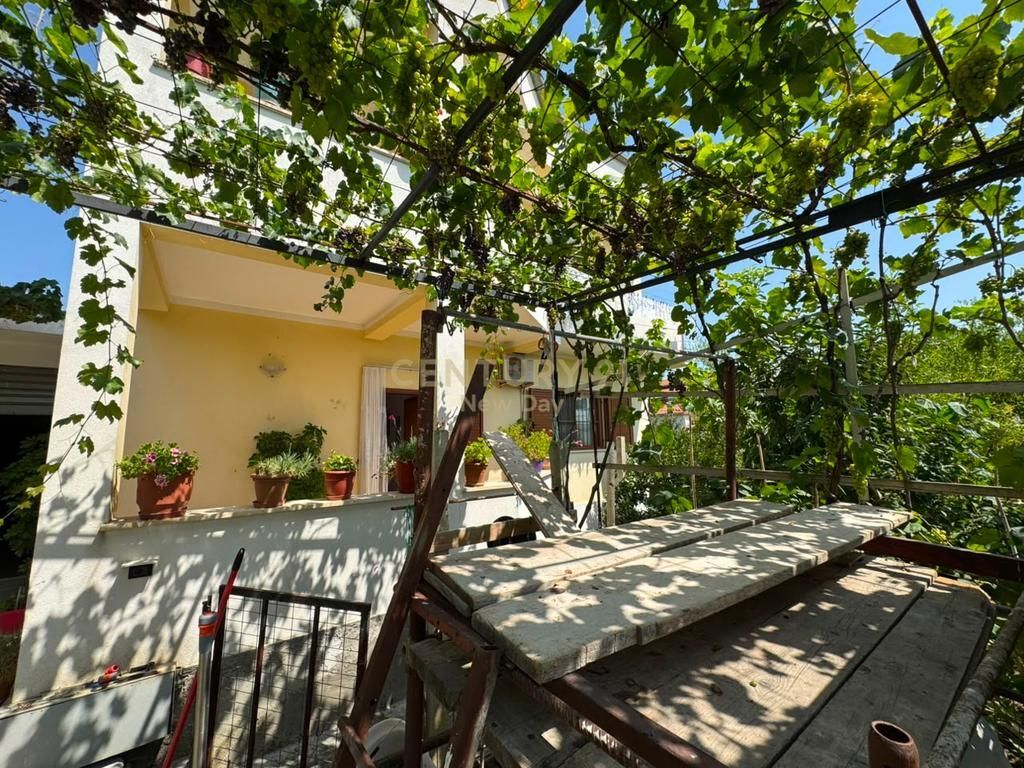 Villa In Vendita a Spitallë, Durrës - 260000€ | 476 m²