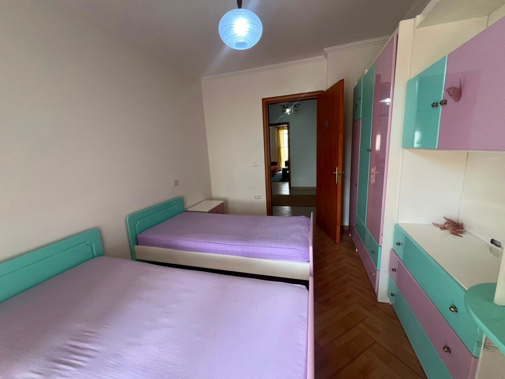 Affitto, Appartamento 2+1+2 Bagni “Pazari i Ri”, Tirana.