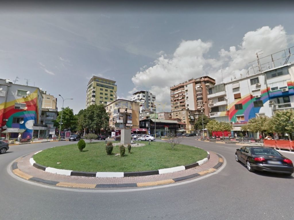 Locale in vendita Piazza Willson