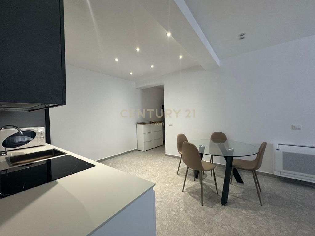 Apartament 2+1 per qira ne zonen e Bllokut