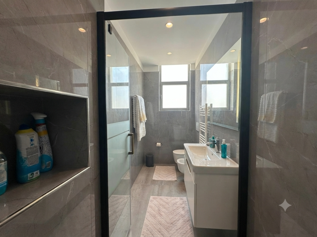 Shitet, Apartament 2+1, Unaza e Re, Tiranë