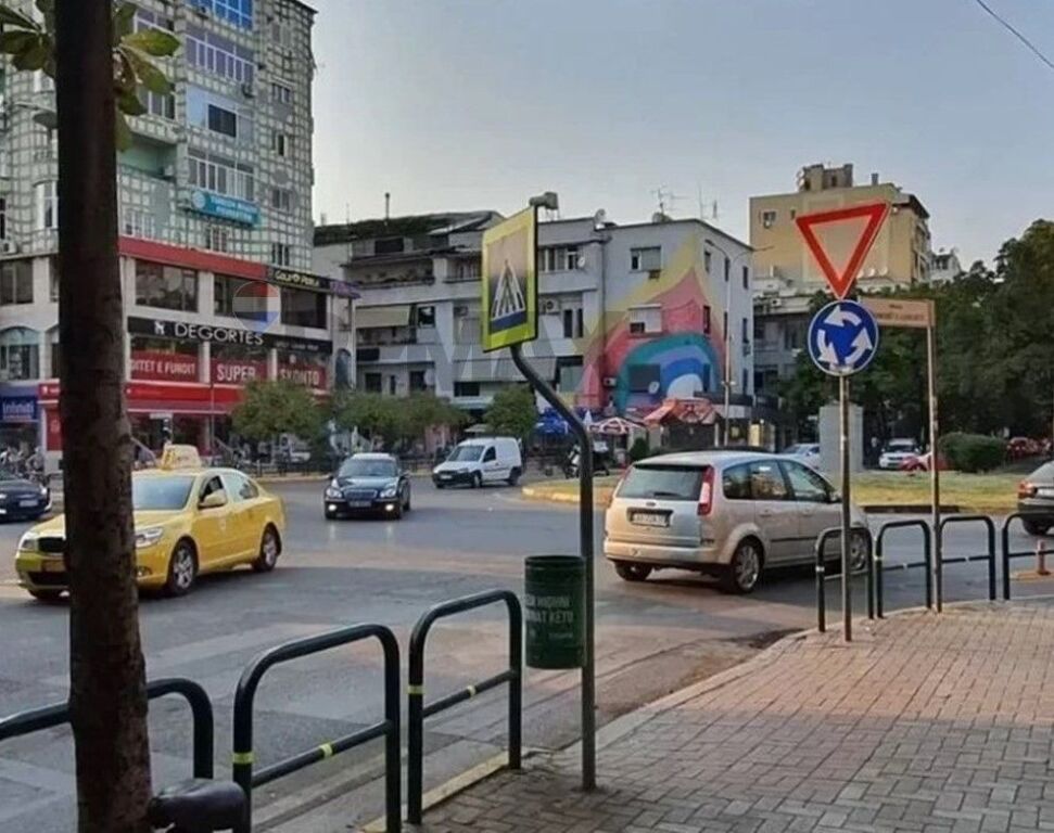Bar/Caffè - In Vendita - Via Sulejman Delvina, Tirana(ID: 530171038-1818)