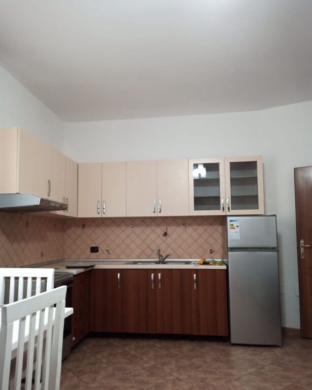 Qera | Shtëpi private 1 + 1 | Rruga Mine Peza | 500 €/muaj