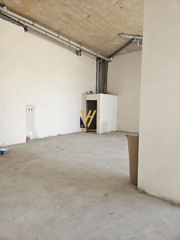 AFFITTASI NEGOZIO 132 M2 PRESSO L'EX CAMPO DI AVIAZIONE 1.000 EURO