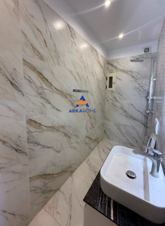 JEPET GARSONIERE ME QERA 45M2 "NE SELITE" 35.000 LEKE