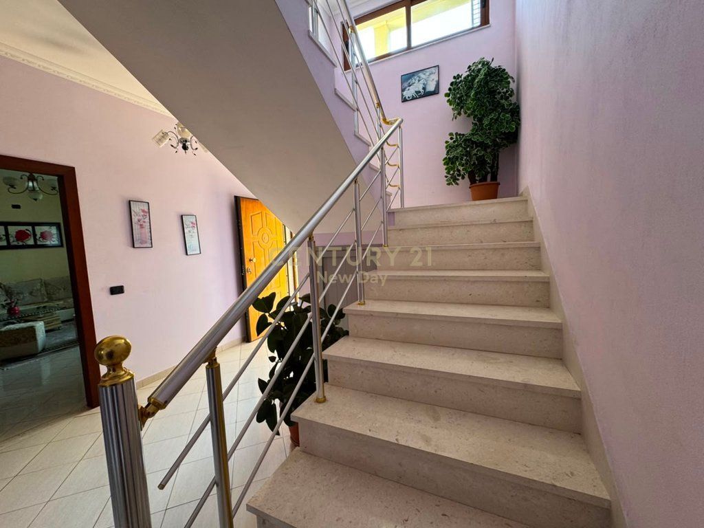 Villa In Vendita a Spitallë, Durrës - 260000€ | 476 m²