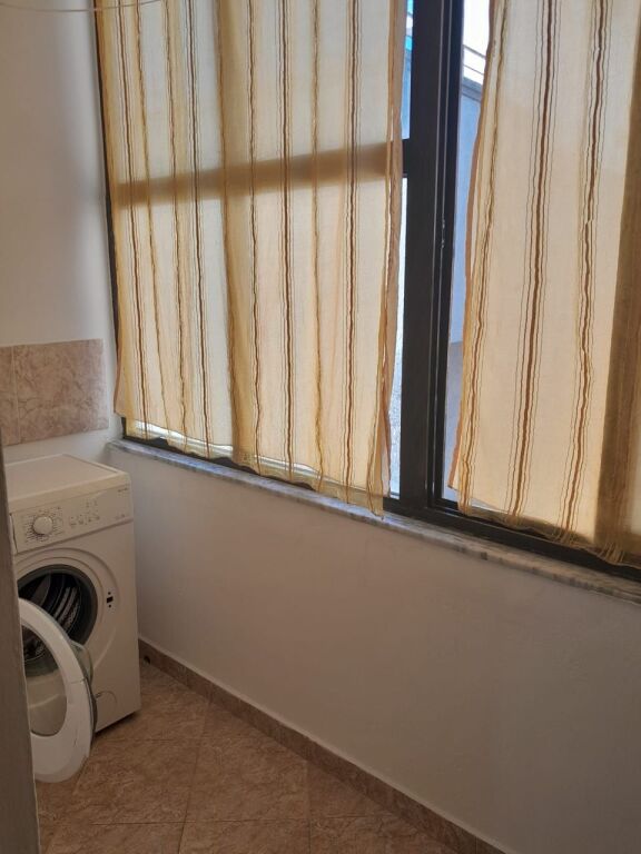Jepet me qira apartament 1+1 pranë Shkollës “Migjeni”, Durrës