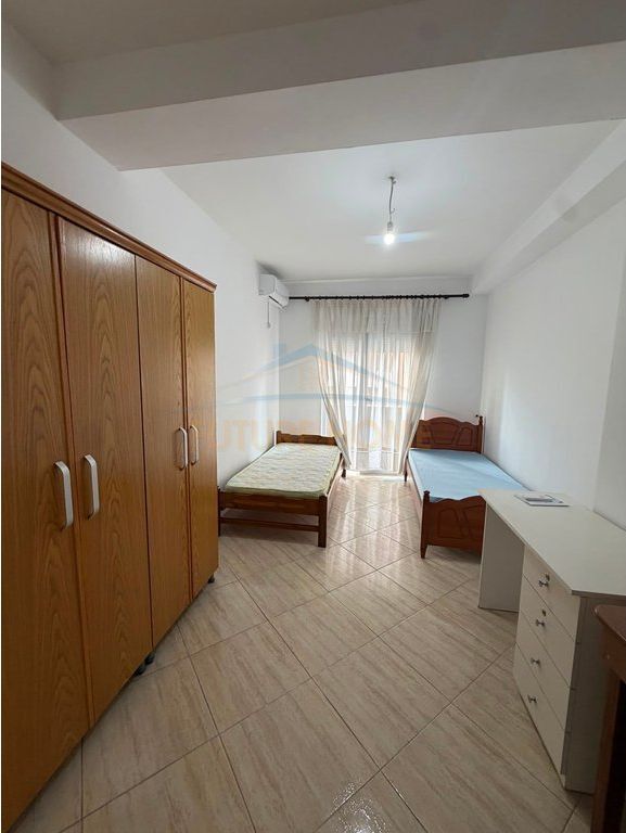 JAP ME QERA APARTAMENT 2+1+2,BAR ARTISTI,ASTIR