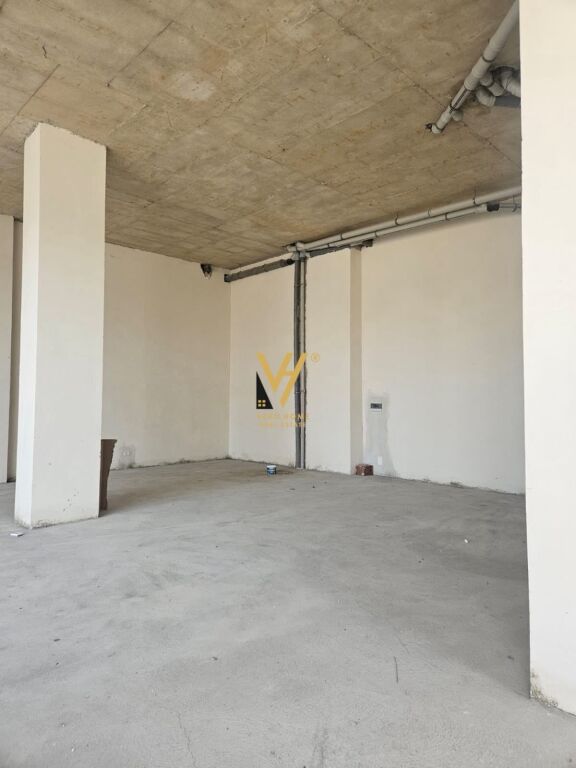 AFFITTASI NEGOZIO 132 M2 PRESSO L'EX CAMPO DI AVIAZIONE 1.000 EURO