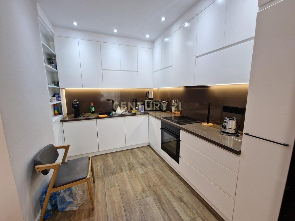 Apartament 3+1+2+Post Parkimi me qira tek Ish-Fusha e Aviacionit