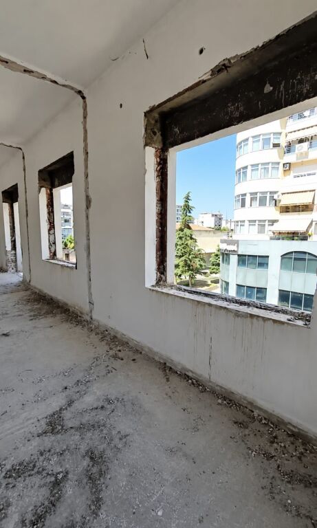 Shitet Apartament | Përballë Pallatit të Sportit &amp; Stacionit të Trenit, Durrës