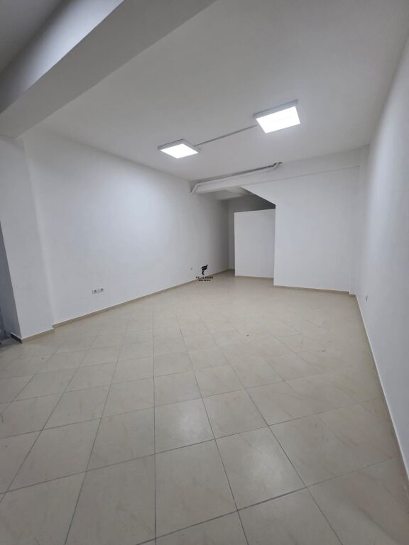 DYQAN ME QERA 220 M2 YZBERISHT 200.000 LEKE FH-85317