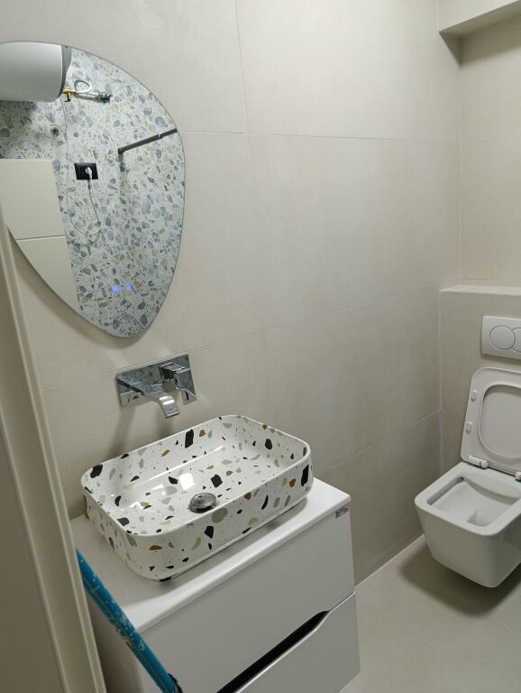 Affitto | Apartament 2 + 1 | Rruga Petro Nini Luarasi | 650 €/mese