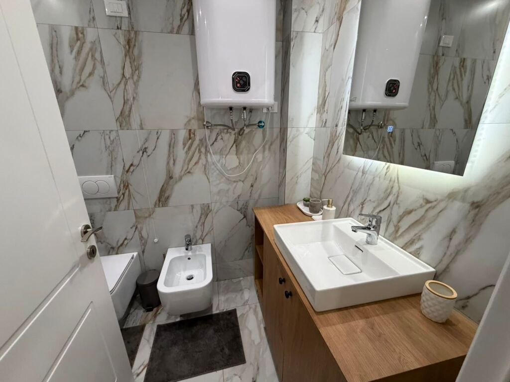 Rent, Apartment 2+1- near Lake View Complex Tirana 2000€