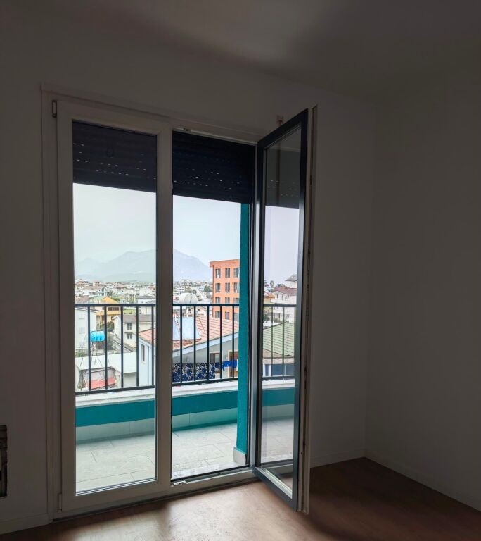 Shitet Apartament 1+1