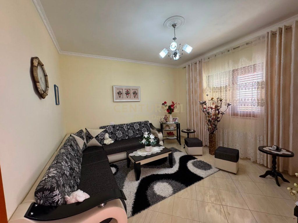 Villa In Vendita a Spitallë, Durrës - 260000€ | 476 m²