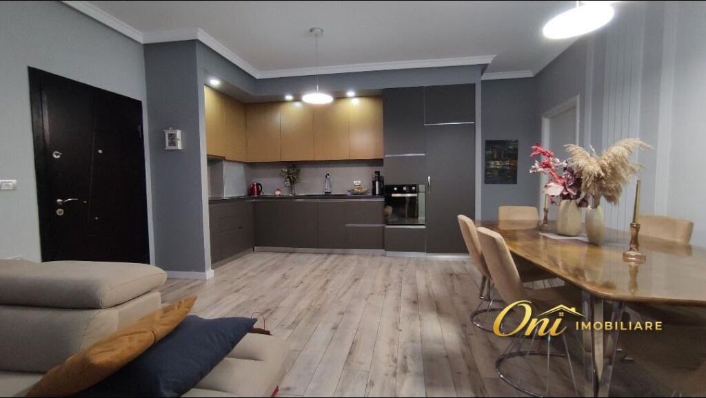 JEPET APARTAMENT ME QE QERA 2+1, KOPSHTI BOTANIK
