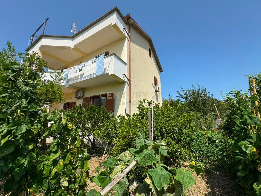 Villa In Vendita a Spitallë, Durrës - 260000€ | 476 m²