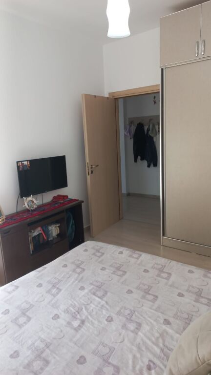 FOR RENT: A 65-SQUARE-METER APARTMENT ON THE SECOND FLOOR WITH A SEA VIEW IN UJI I FTOHTË, JUST 30 METERS FROM THE BEACH