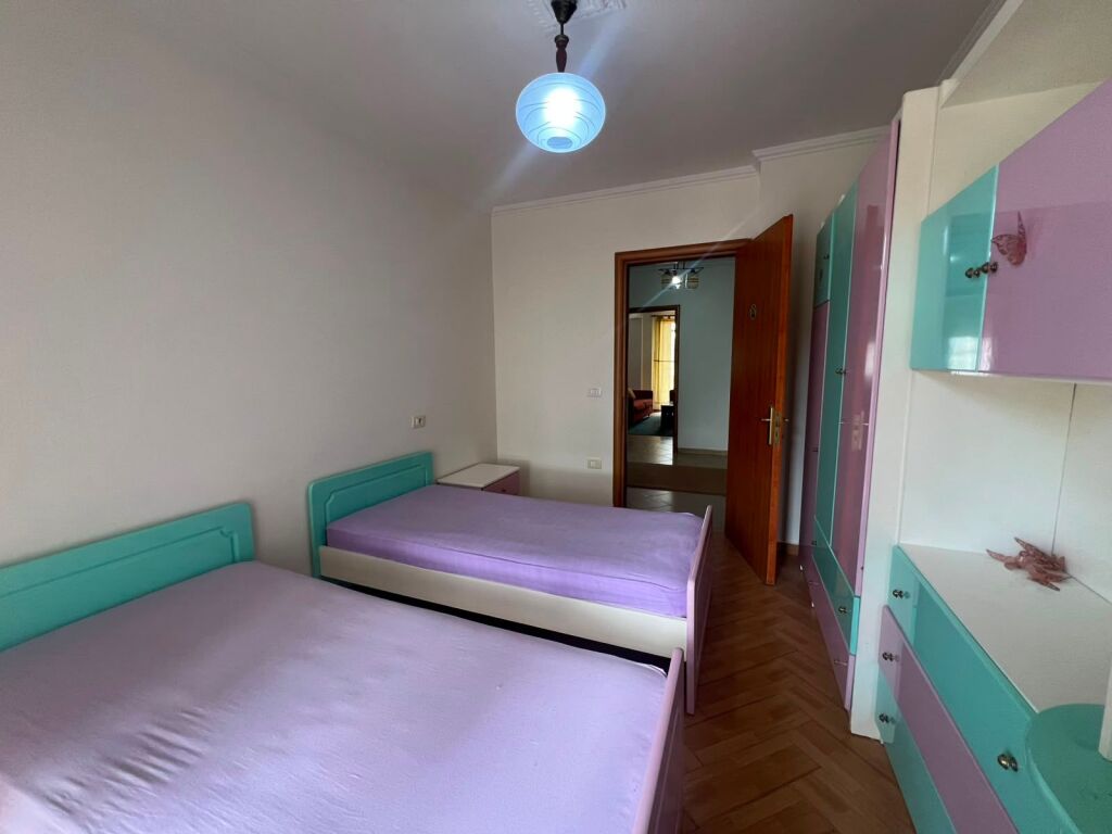 Affitto, Appartamento 2+1+2 Bagni “Pazari i Ri”, Tirana.