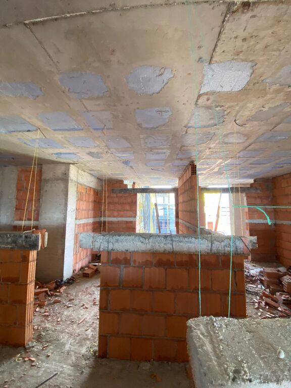 Paskuqan , Shitet 2+1+2wc OKAZION 1000€/M2