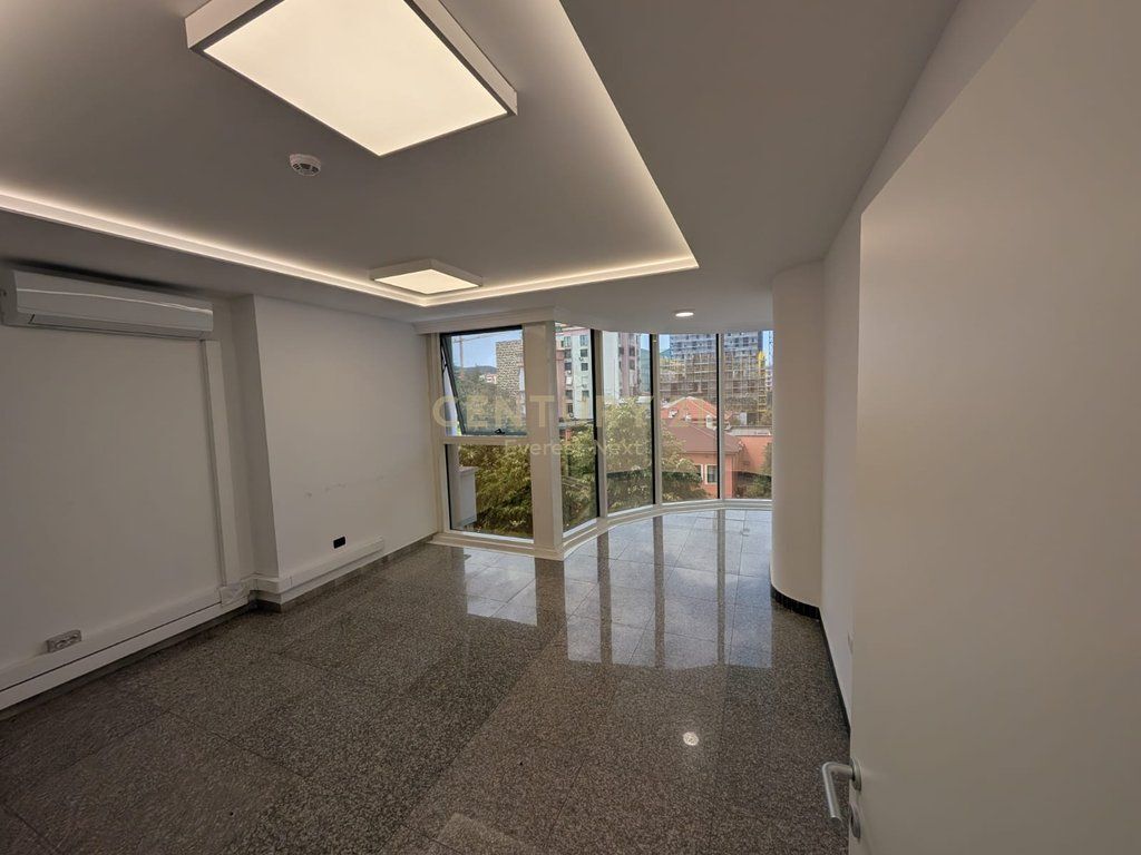 OFFICE FOR RENT IN SKY TOWER – BLLOK!
