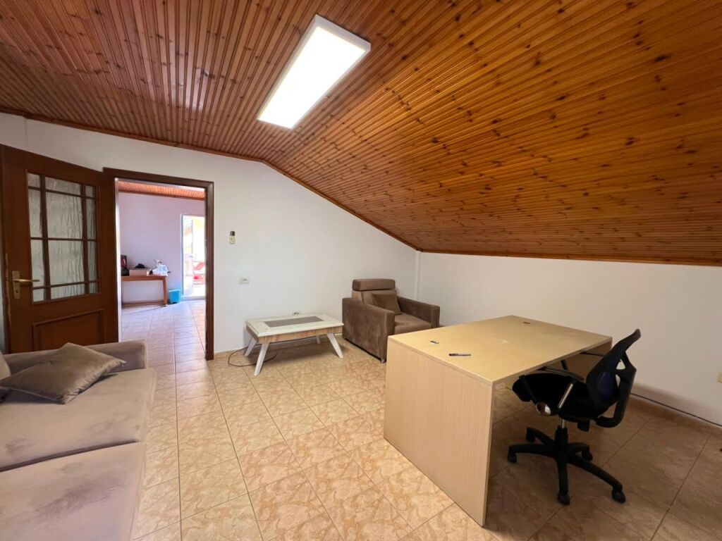 Rent, Papafingo 1+3+Veranda, "Pazari i Ri", Tirana.