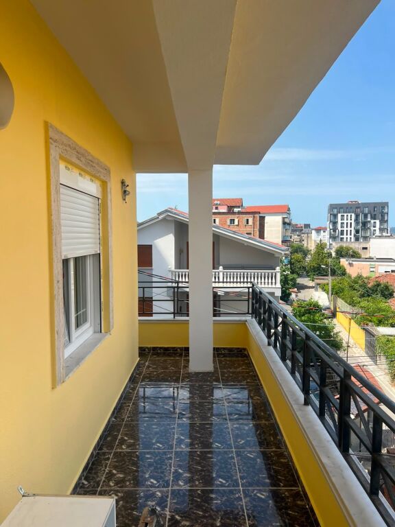 Rent | Shtëpi private 2 + 1 | Ali Demi | 600 €/month