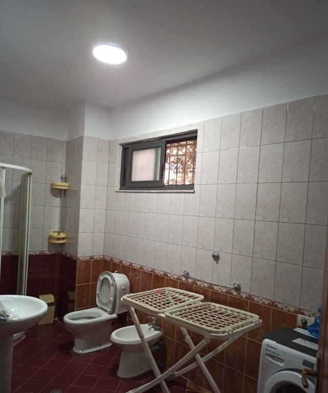 Qera | Shtëpi private 1 + 1 | Rruga Mine Peza | 500 €/muaj