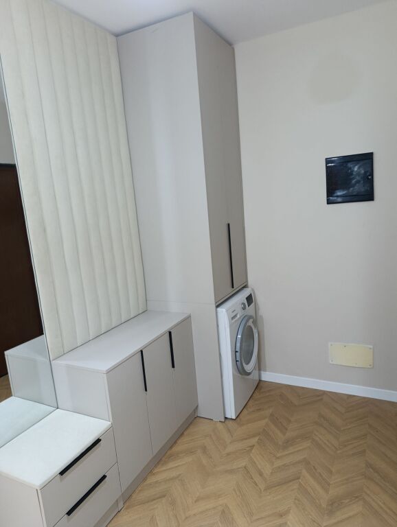 Affitto | Apartament 2 + 1 | Rruga Petro Nini Luarasi | 650 €/mese