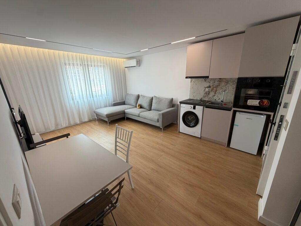 Shitet Apartament 1+1 Rruga Asim Vokshi