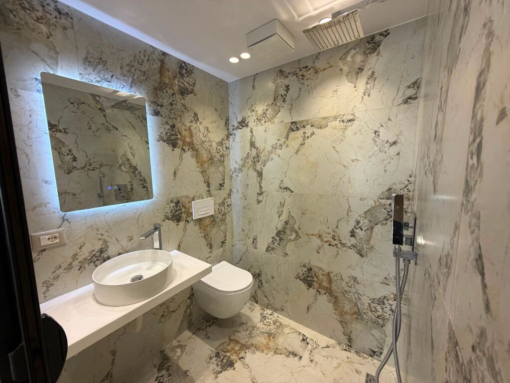 🏡 Shitet Apartament 1+1  📍 Rruga Asim Vokshi, përballë SPAK, brenda Unazës së Vogël, Tiranë  110000 euro
