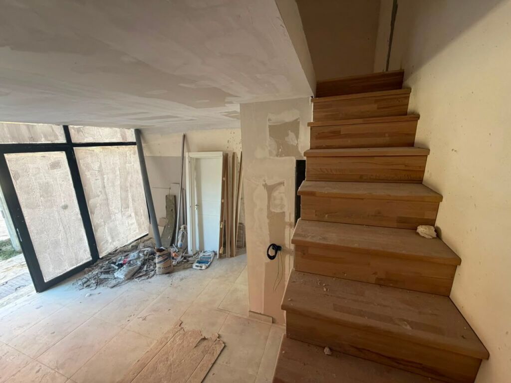 JEPET ME QERA AMBIENT BIZNESI DUPLEKS KOMPLEKSI URBAN GATE, ASTIR, TIRANE