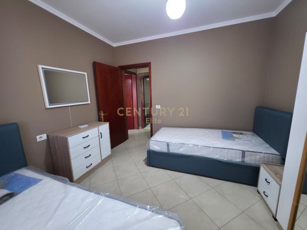 Appartamento 2+1+Veranda in Affitto, Palazzo con Freccia, Tirana