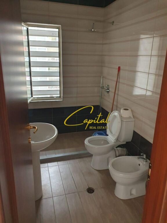 UFFICIO IN AFFITTO 50 M2 EX CAMPO DI AVIAZIONE 45.000 LEKE