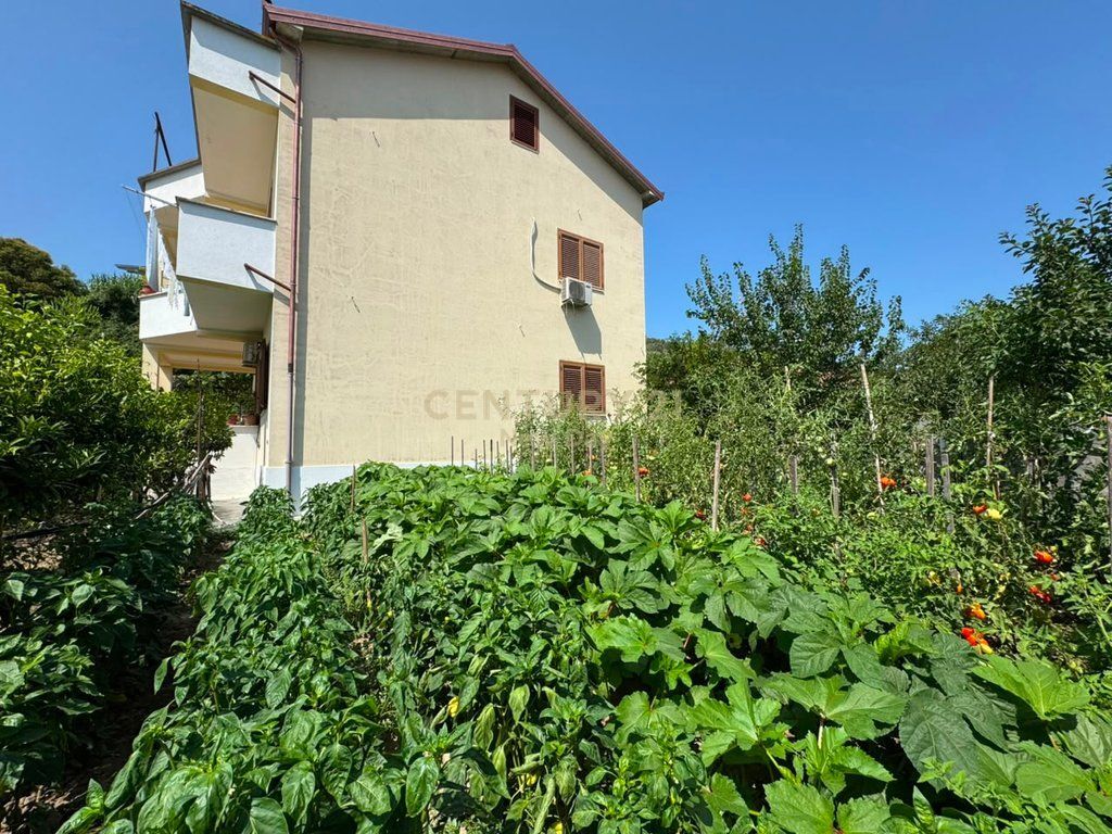 Villa In Vendita a Spitallë, Durrës - 260000€ | 476 m²