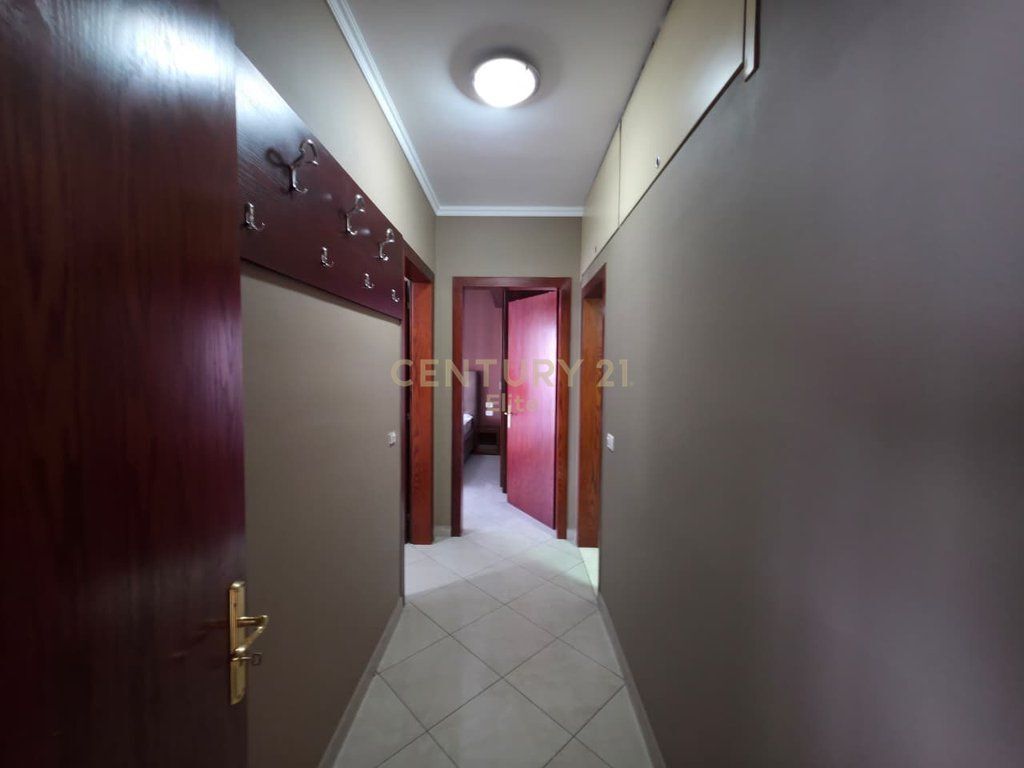 Appartamento 2+1+Veranda in Affitto, Palazzo con Freccia, Tirana
