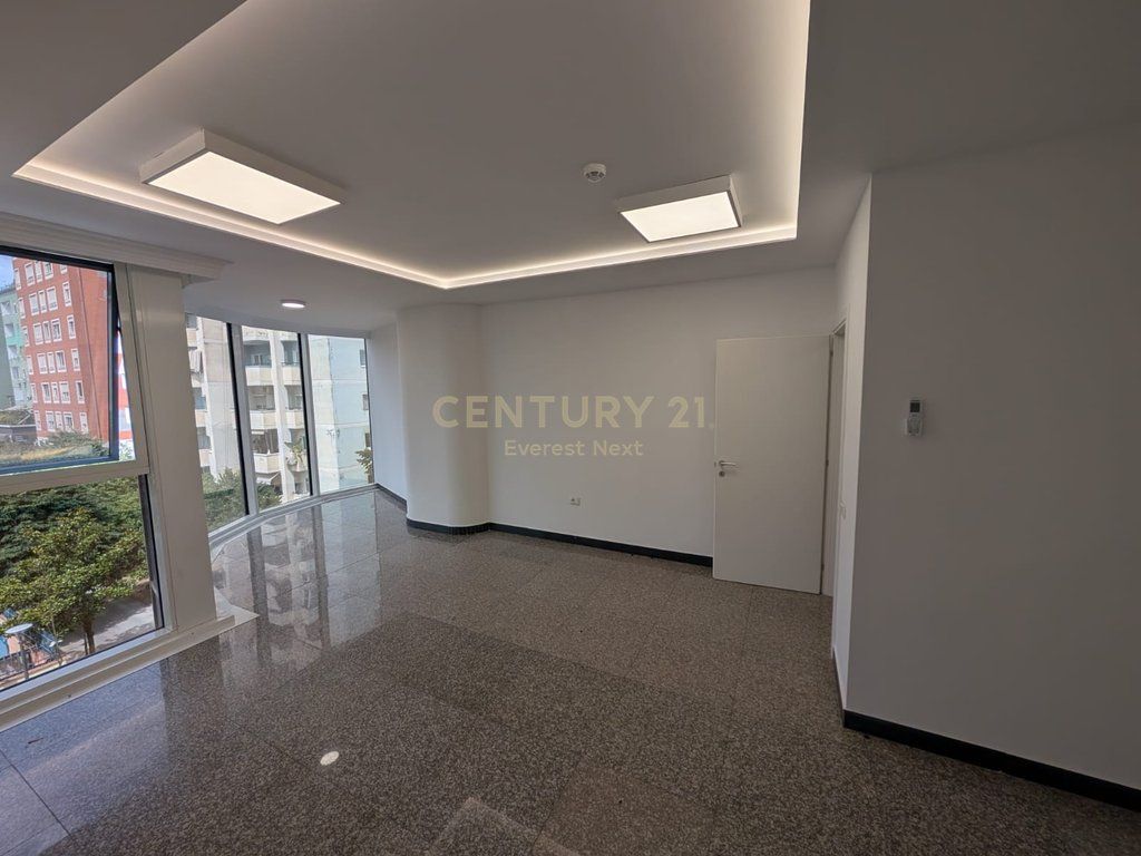 OFFICE FOR RENT IN SKY TOWER – BLLOK!