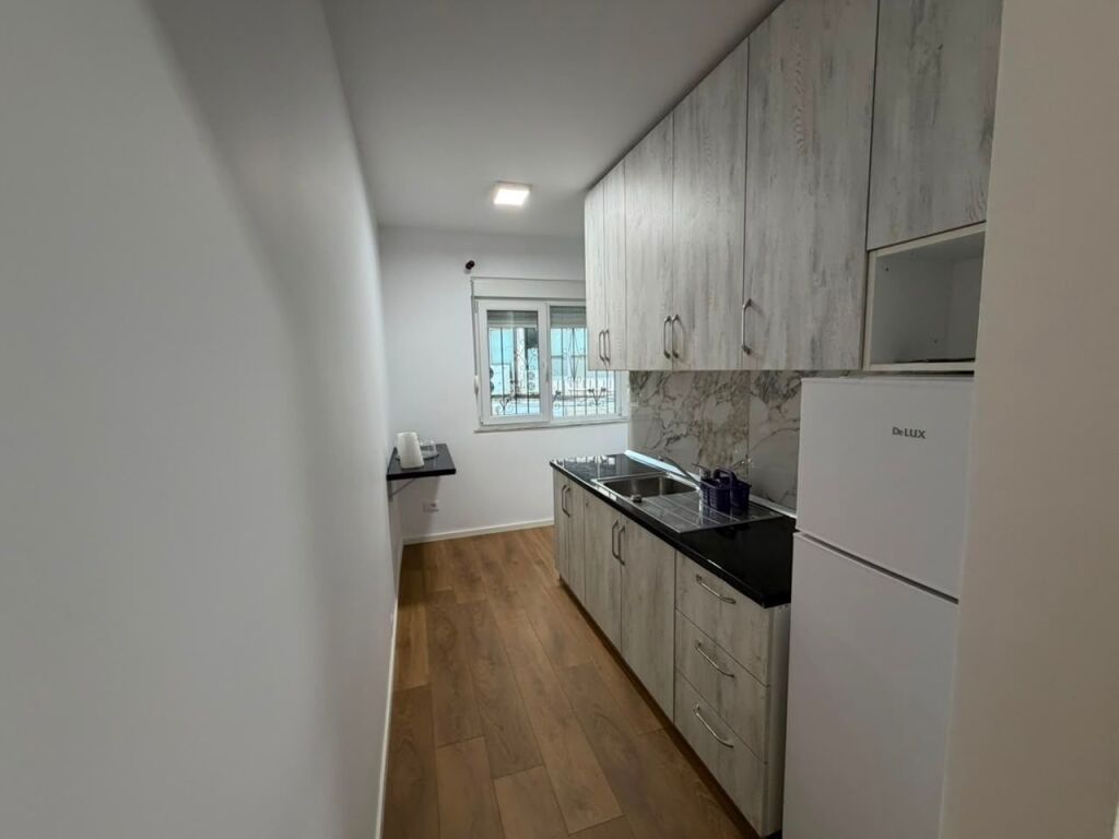 Shitet Apartament 1+1 Laprake