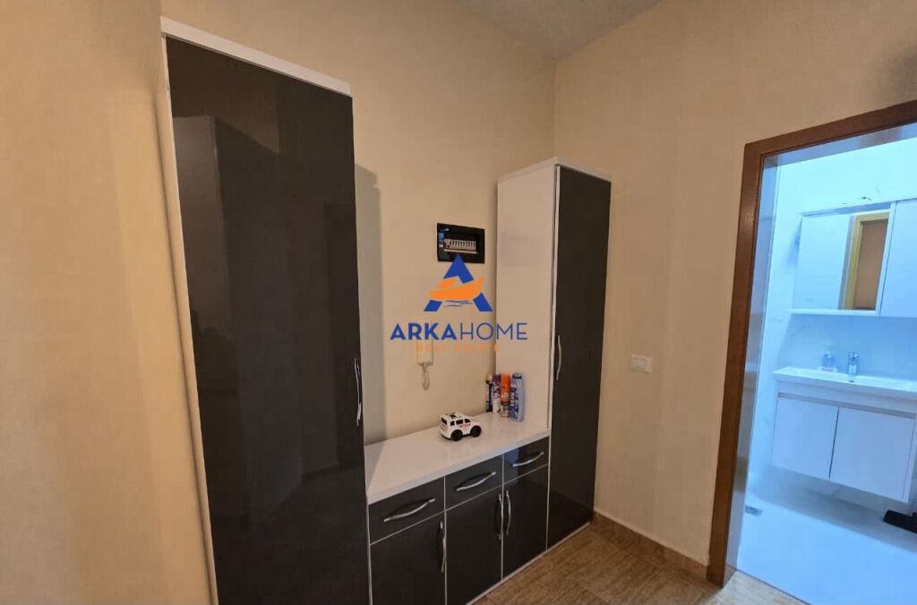 JEPET ME QERA APARTAMENT 2+1+BALLKON "RRUGA E KOSOVARVE" 800 EURO
