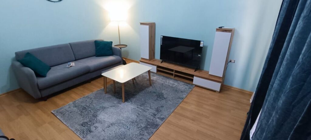 Rent | Apartament 3 + 1 | Rruga e Barrikadave | 700 €/month